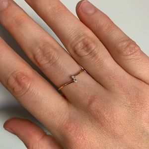 Dainty 14k yellow gold 2-diamond ring sz 7.25